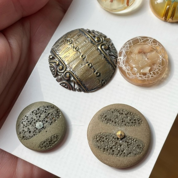 Collection of vintage buttons celluloid?/plastic metal some glow - Picture 8 of 12